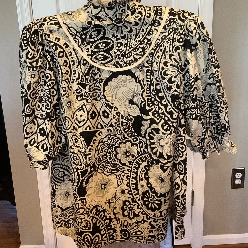 Umgee Black and Cream Floral Blouse - Picture 4 of 5